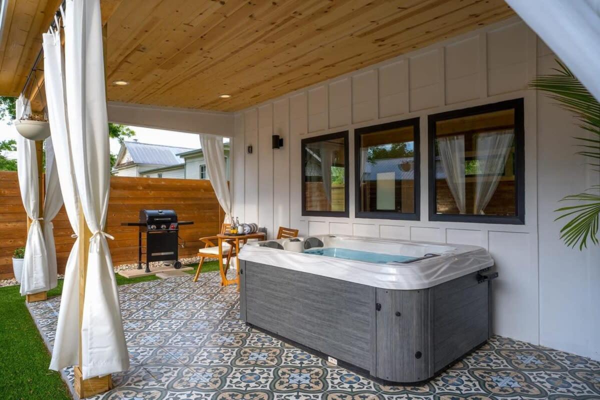 Petit Paradis Studio With Hot Tub Fredericksburg Eksteriør bilde