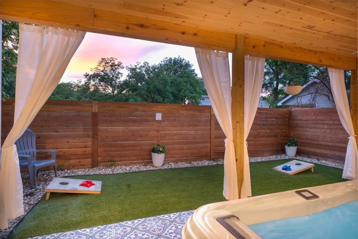 Petit Paradis Studio With Hot Tub Fredericksburg Eksteriør bilde