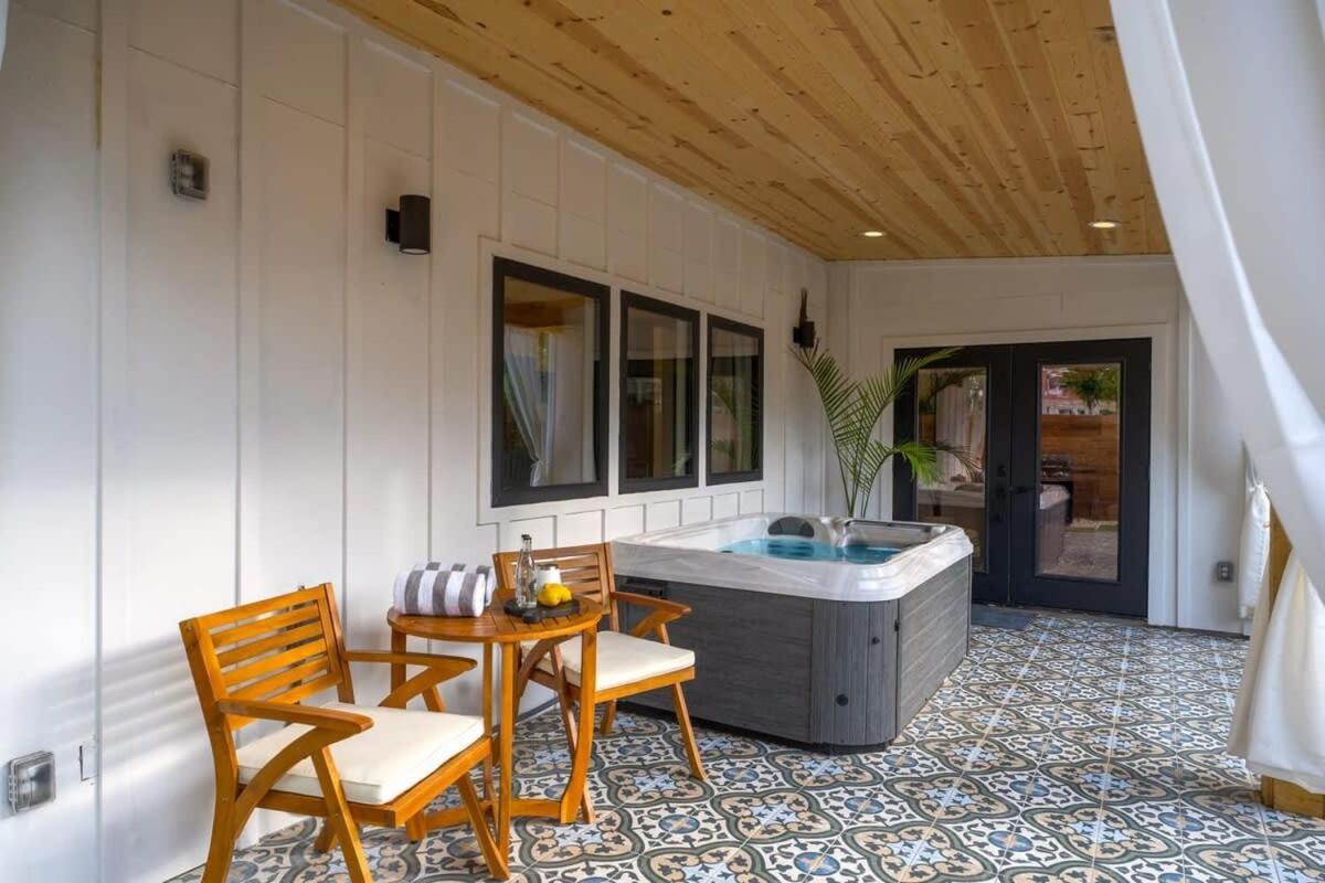 Petit Paradis Studio With Hot Tub Fredericksburg Eksteriør bilde